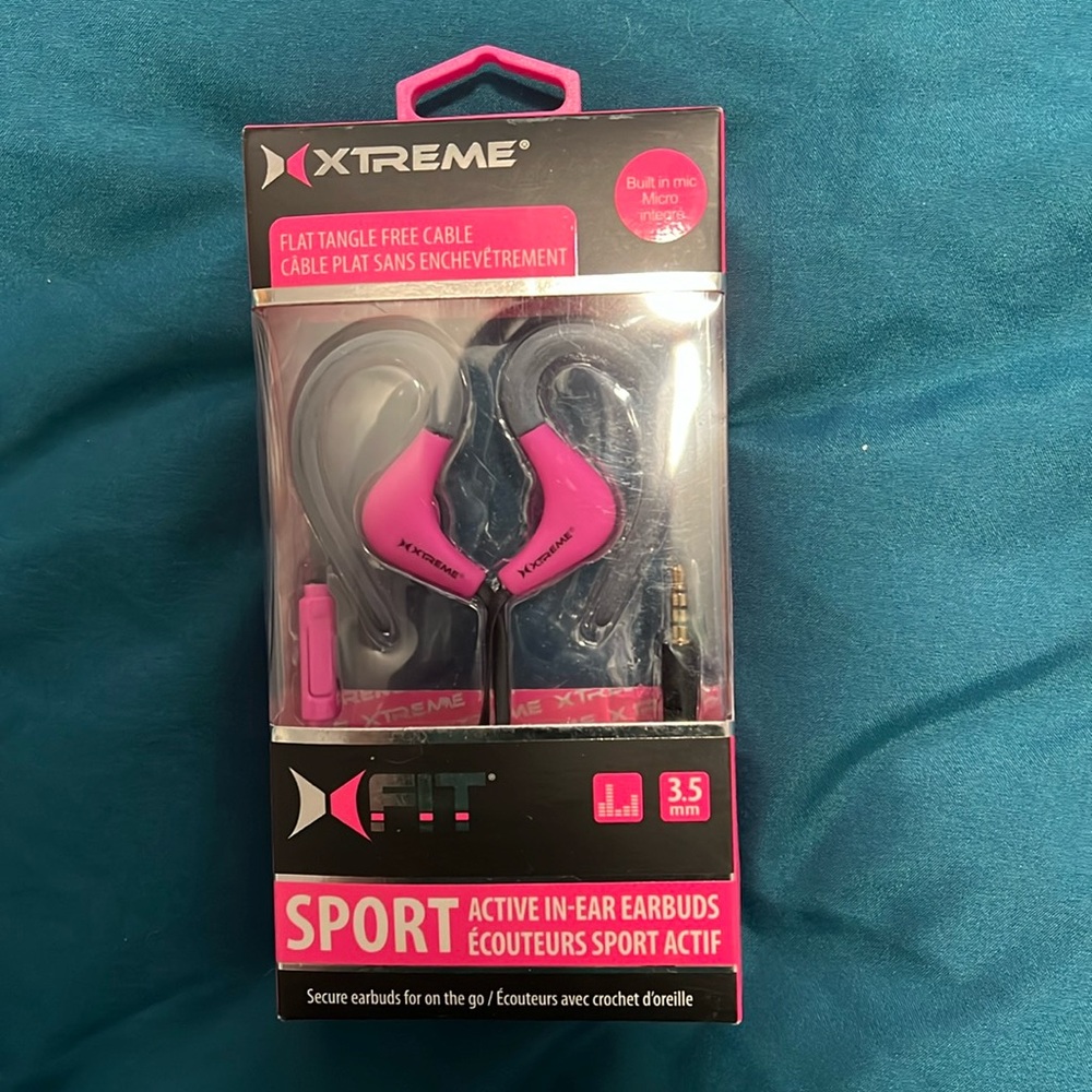 BRAND NEW wired earbuds